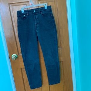 H&M black mom jeans.